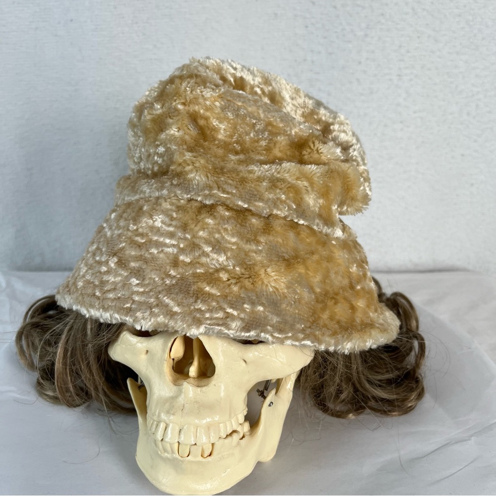 Metropolis Couloir Skiwear vintage fuzzy hat medium large oversized butterscotch